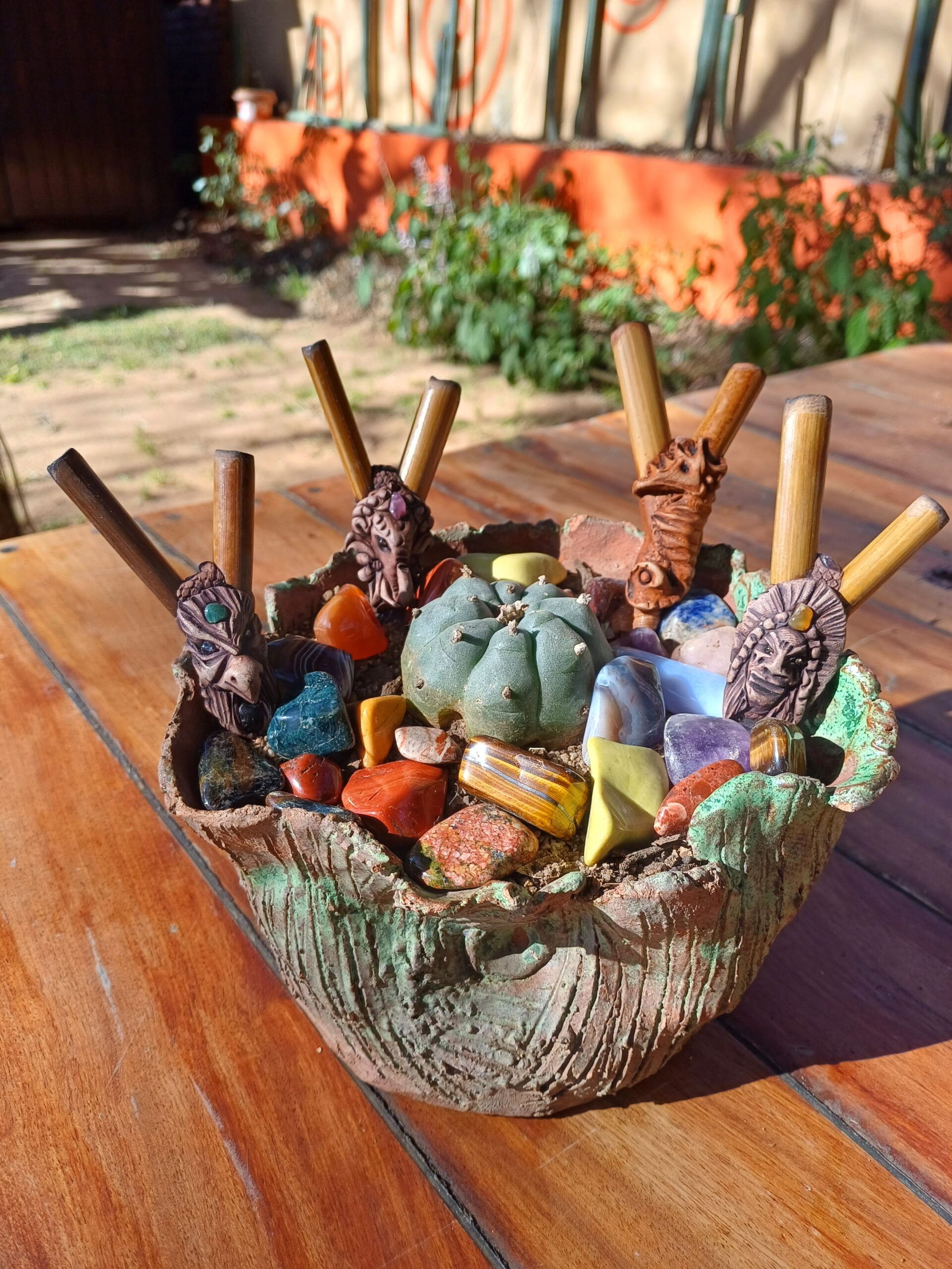 Rapé Kuripes made from Bamboo with clay faces - Image 3