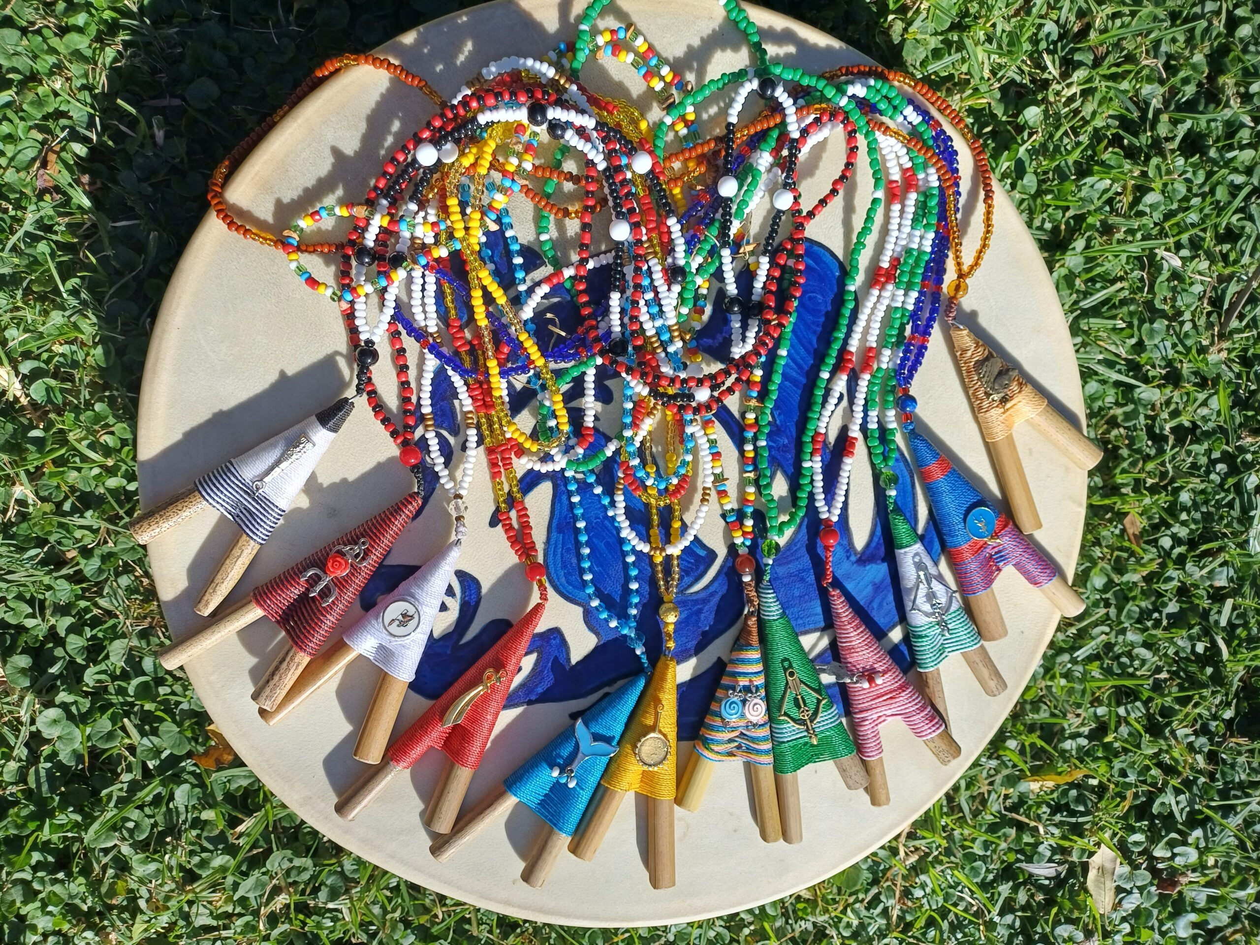 Rapé Kuripes made from Bamboo with a beaded necklace - Image 5